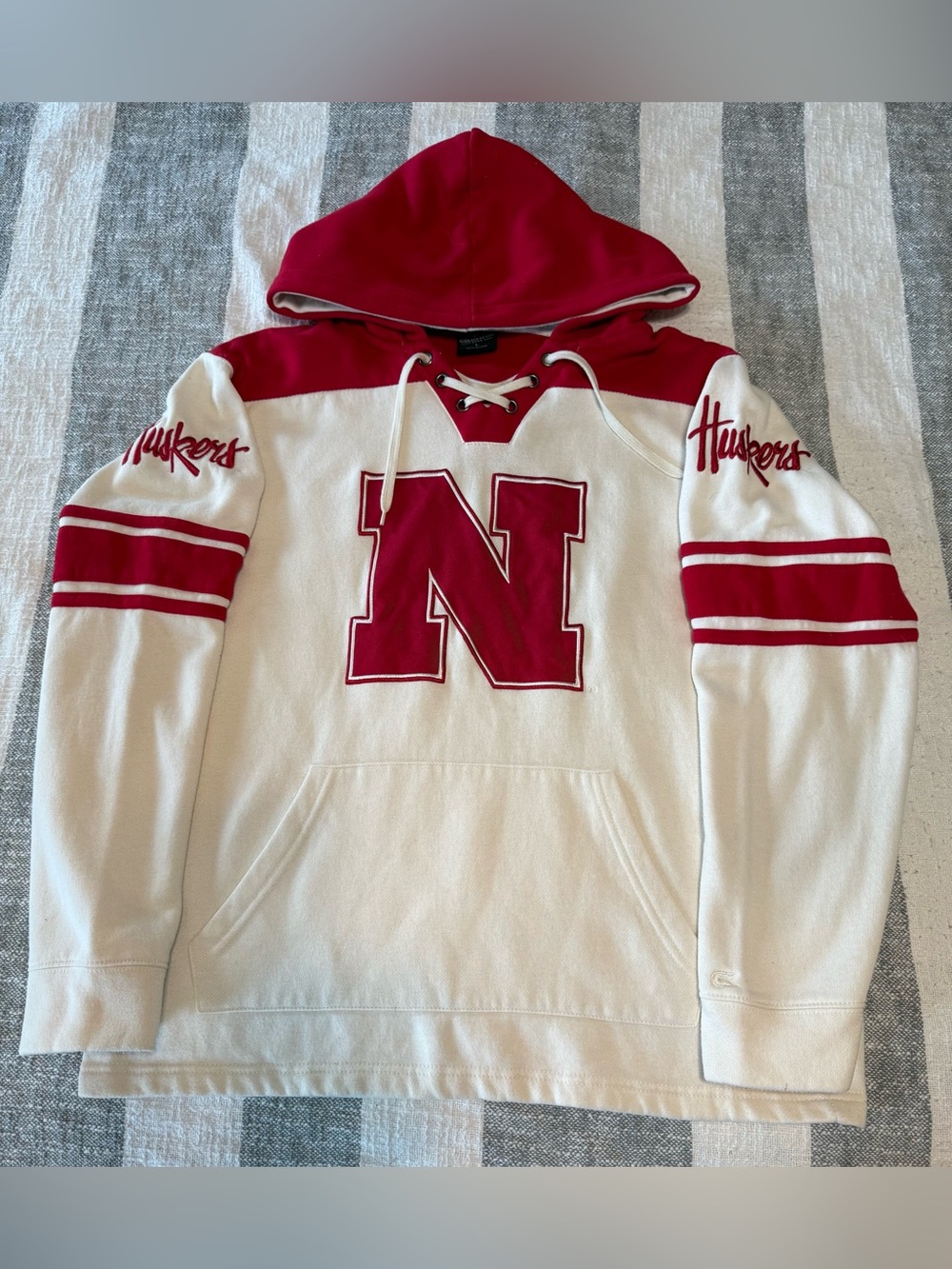 Men’s SZ L Colosseum Cream Nebraska Huskers 2.0 LaceUp Pullover Hoodie